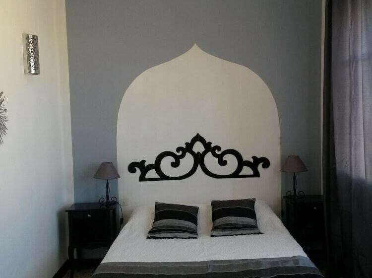 غرفة كومفورت, De Thau