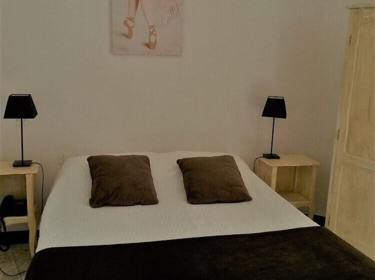 غرفة كومفورت, De Thau