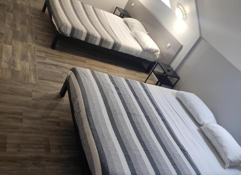 غرفة قياسية ثلاثية, Enor Hôtel