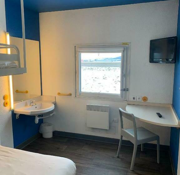 标准三人间共用浴室, F1 Pontarlier