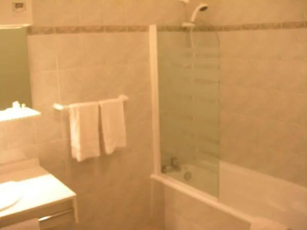スタンダード4人部屋, Hôtel De La Madeleine à Tornac