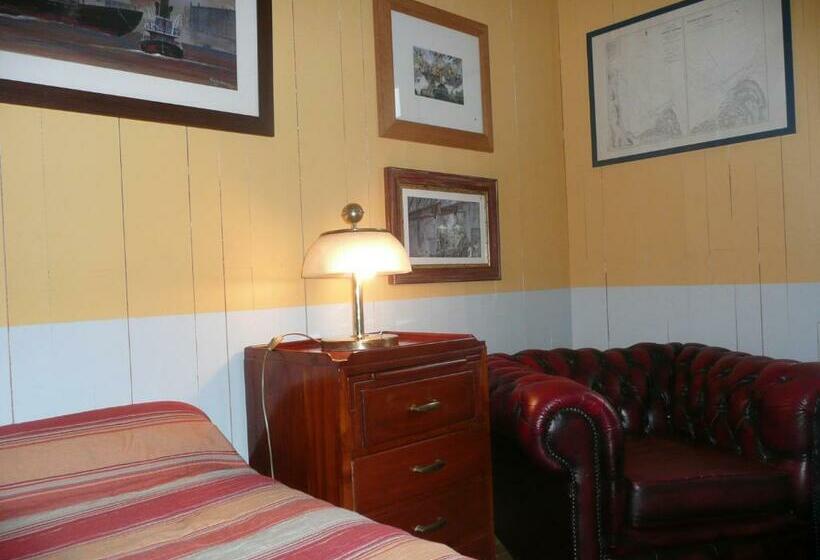 غرفة قياسية مطلّة علي البحر, Hôtel Kermor