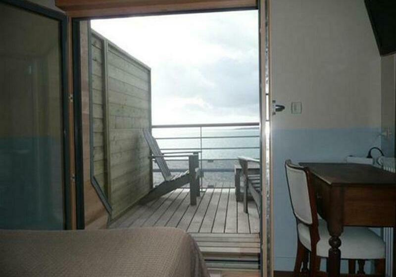 Номер Стандарт Вид на Море с Террасой, Hôtel Kermor