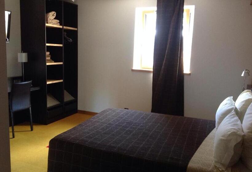 חדר סטנדרט לארבעה, Hôtel La Gibecière