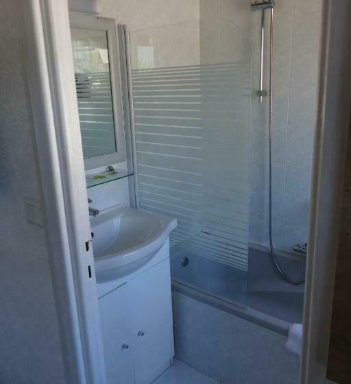 חדר סטנדרט עם מרפסת ונוף להרים, Hôtel Le Blainon