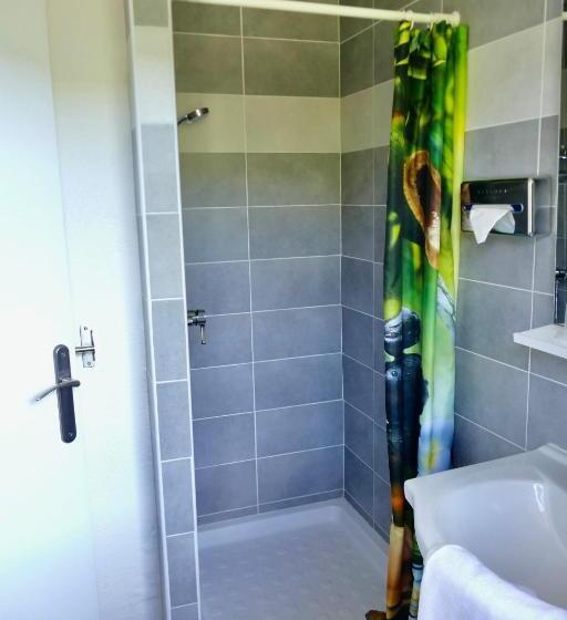 חדר סטנדרט עם מרפסת ונוף להרים, Hôtel Le Blainon