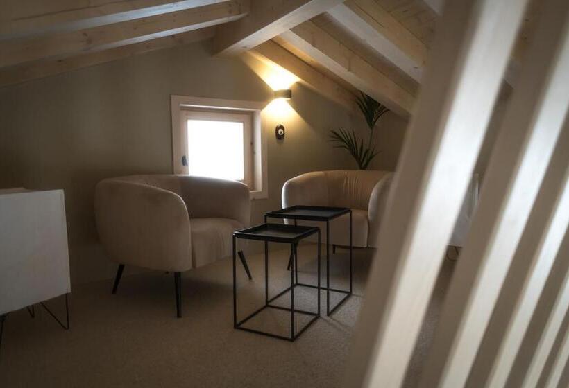 Люкс, Hôtel Restaurant La Ferme De Cupelin