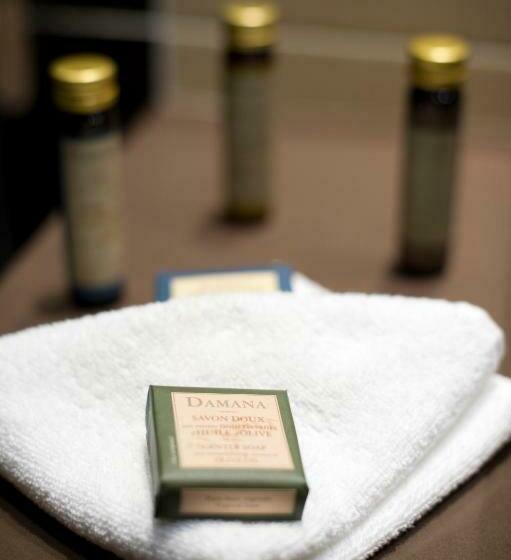 جناح جونيور مزوَّد بتراس, Hype Hôtel