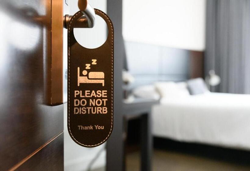 جناح جونيور مزوَّد بتراس, Hype Hôtel