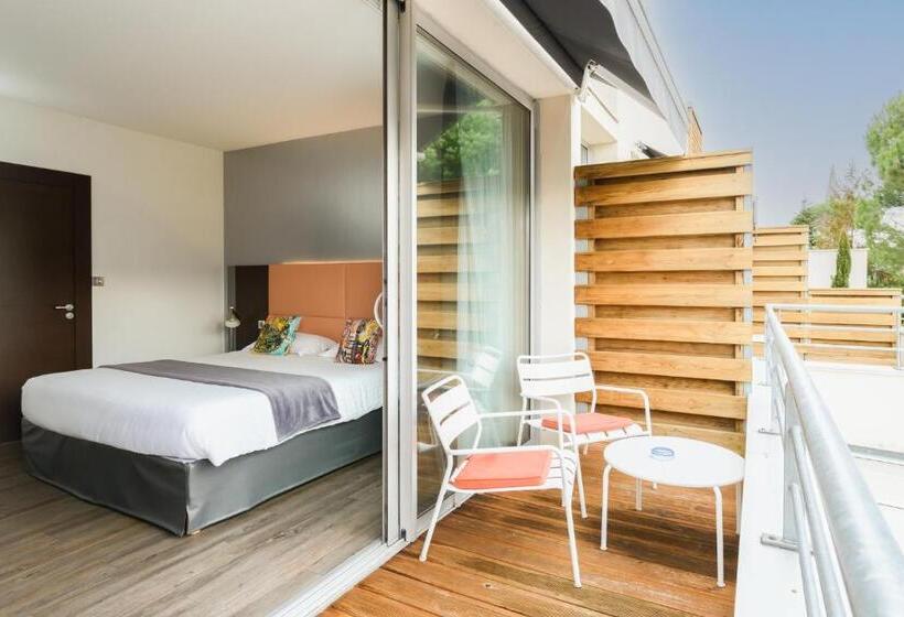 جناح جونيور مزوَّد بتراس, Hype Hôtel