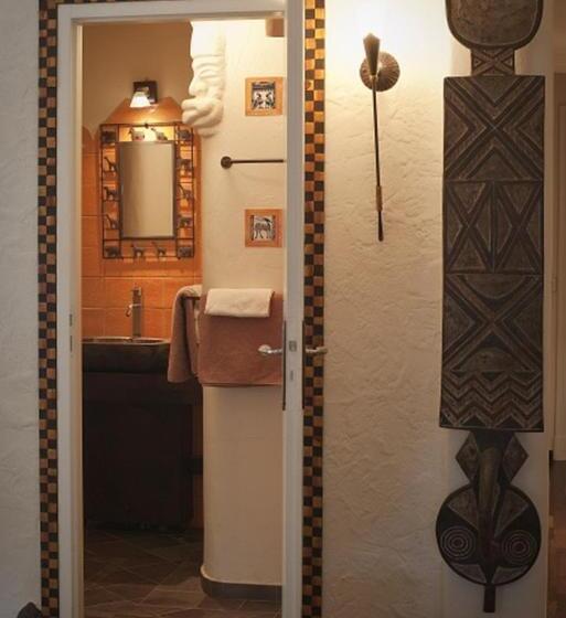 패밀리 룸, L Astrolabe