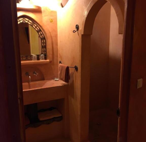 패밀리 룸, L Astrolabe