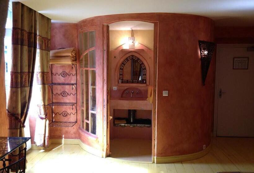 패밀리 룸, L Astrolabe