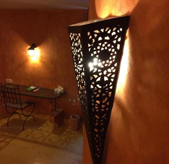 패밀리 룸, L Astrolabe