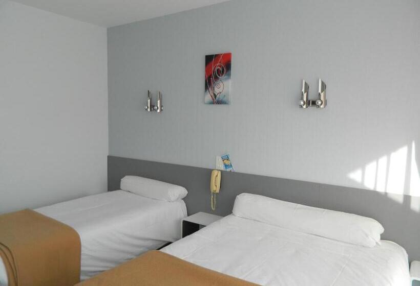 스탠다드 트리플 룸, Logis Hôtel L Elancèze