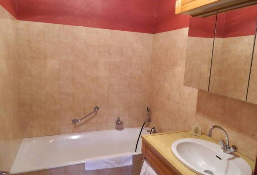 스탠다드 트리플 룸, Logis Hôtel L Elancèze