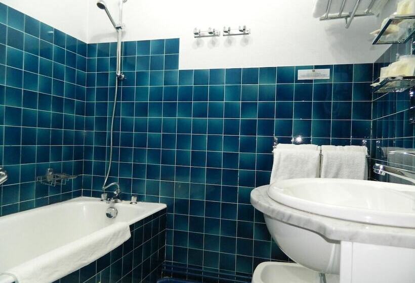 스탠다드 트리플 룸, Logis Hôtel L Elancèze