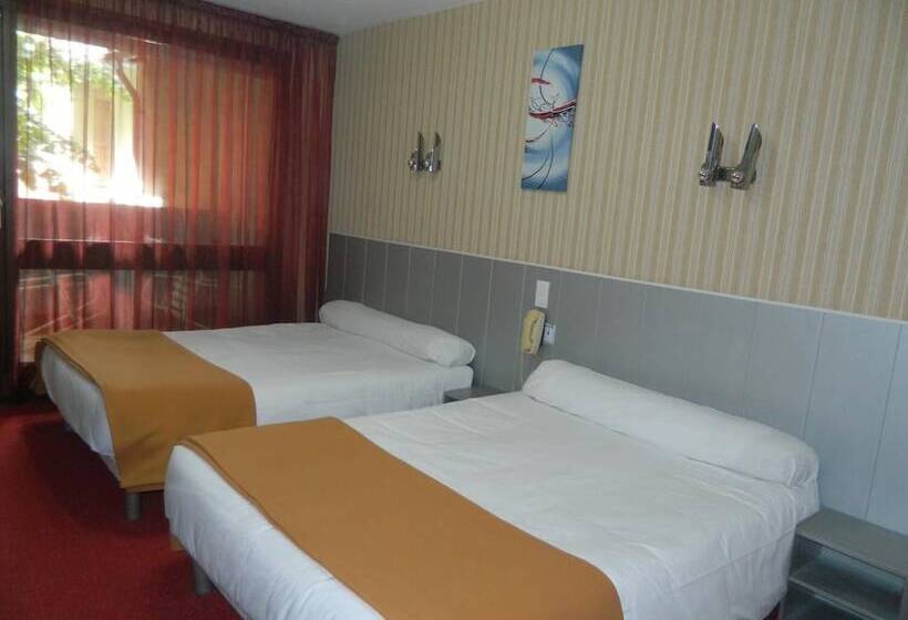 4인용 스탠다드 룸, Logis Hôtel L Elancèze