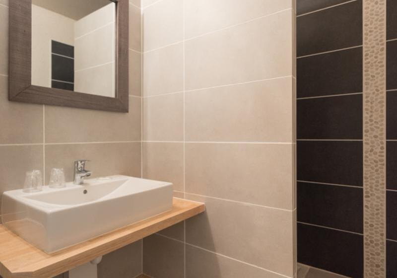 Номер Стандарт, Latitude Ouest Hotel Restaurant & Spa