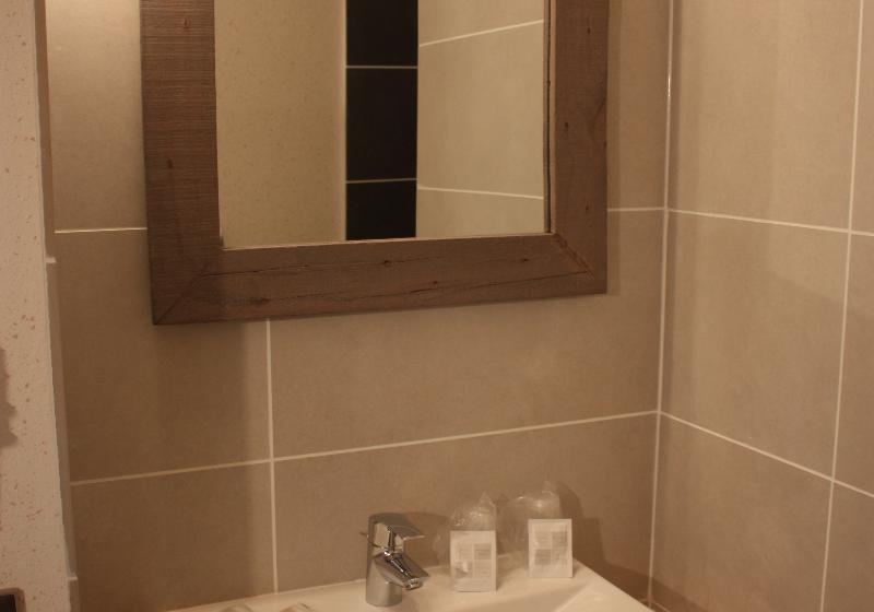 Номер Стандарт, Latitude Ouest Hotel Restaurant & Spa