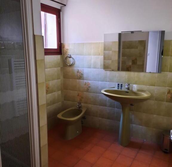 חדר סטנדרט לארבעה, Le Grand