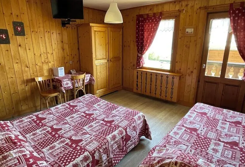 Standard Kolmen Hengen Huone, Les Granits