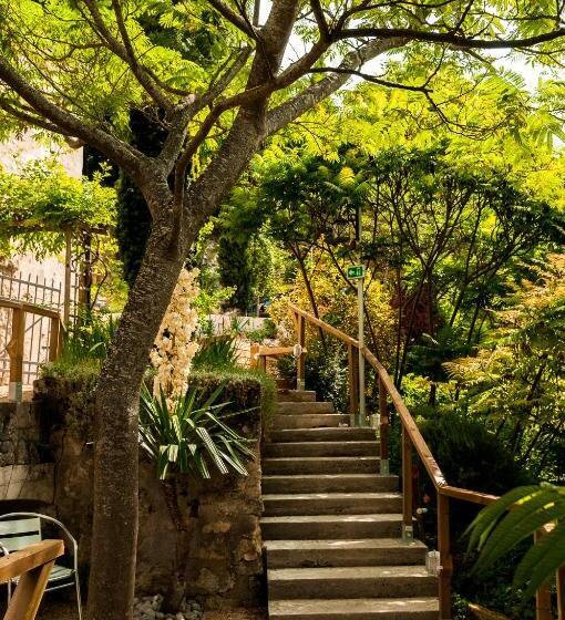 Comfort room with terrace, Logis Hôtels Troglododo