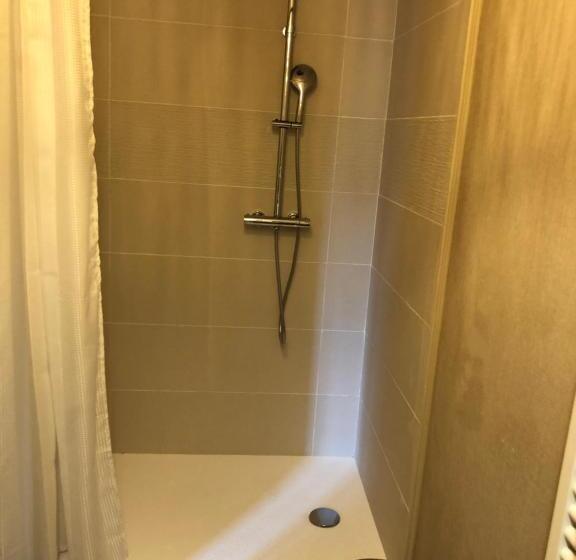 プールビュースタンダードルーム, Logis Hôtels Troglododo