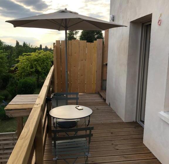 プールビュースタンダードルーム, Logis Hôtels Troglododo