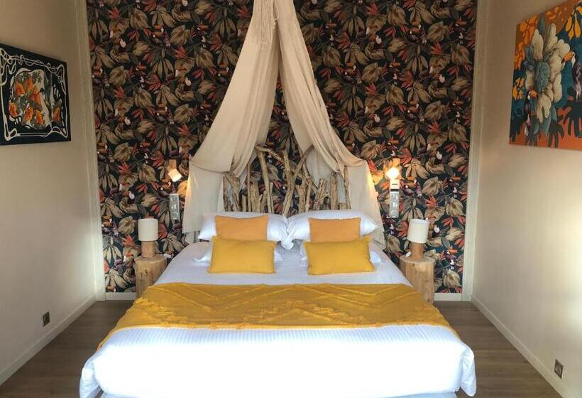 プールビュースタンダードルーム, Logis Hôtels Troglododo