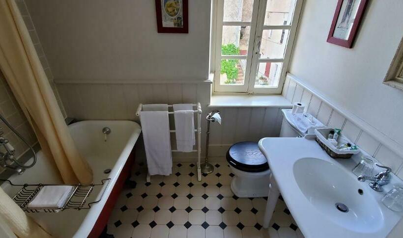 Quarto Estandar, Restaurant Des Deux Rocs