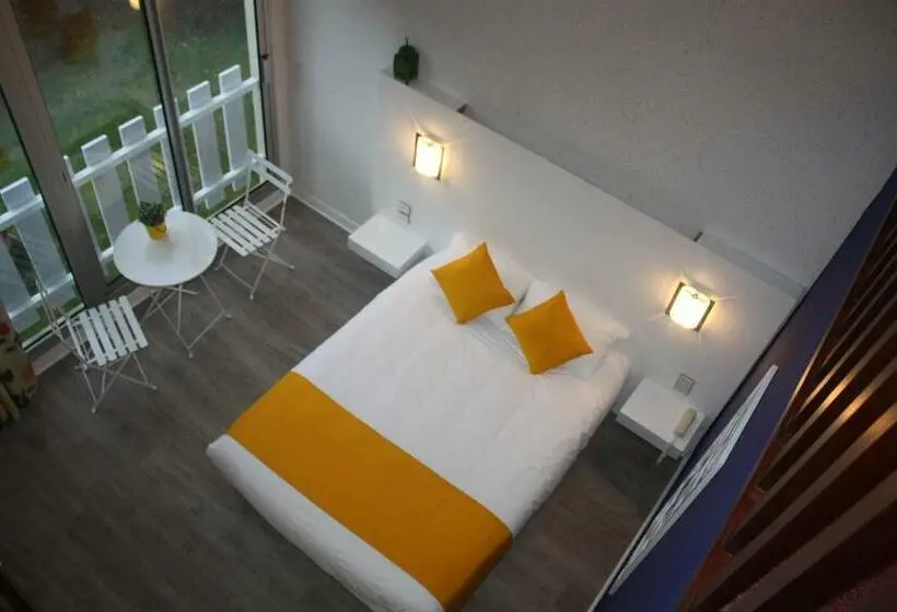 Standard Neljän Hengen Huone, Latitude Ouest Hotel Restaurant & Spa