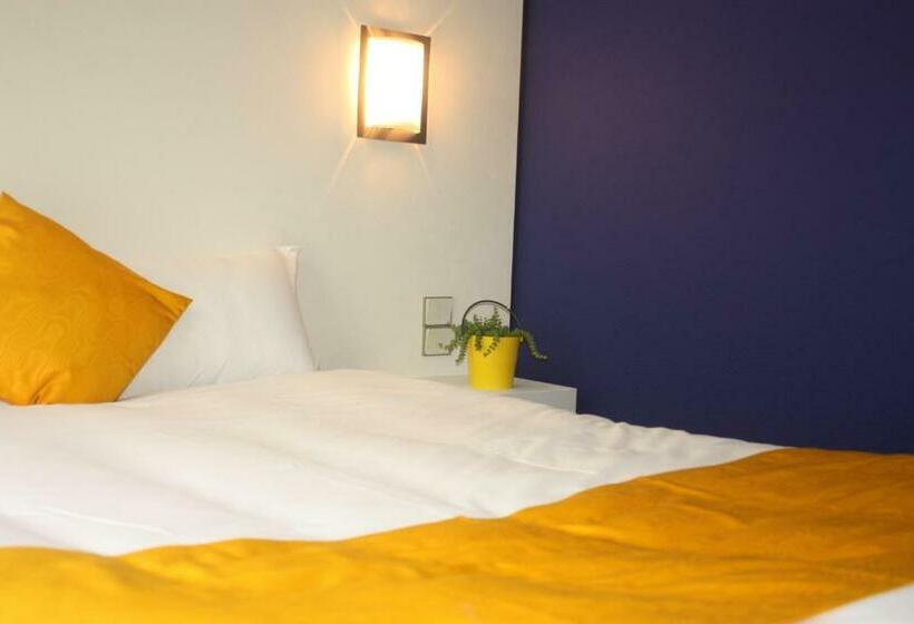 Четырехместный Номер Стандарт, Latitude Ouest Hotel Restaurant & Spa