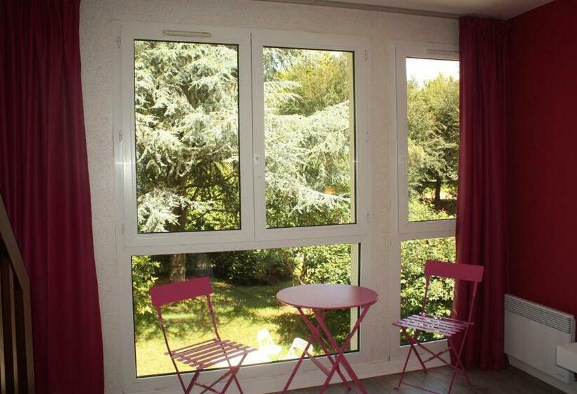 Четырехместный Номер Стандарт, Latitude Ouest Hotel Restaurant & Spa