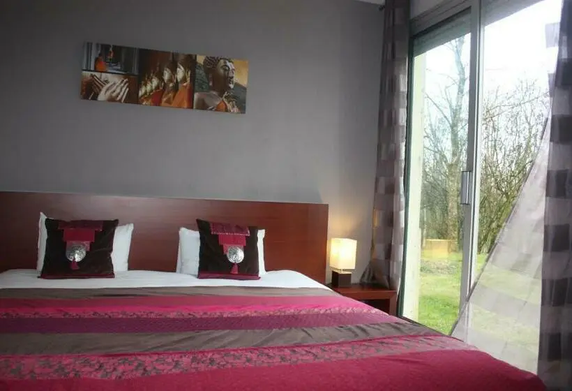 Comfort-huone, Latitude Ouest Hotel Restaurant & Spa