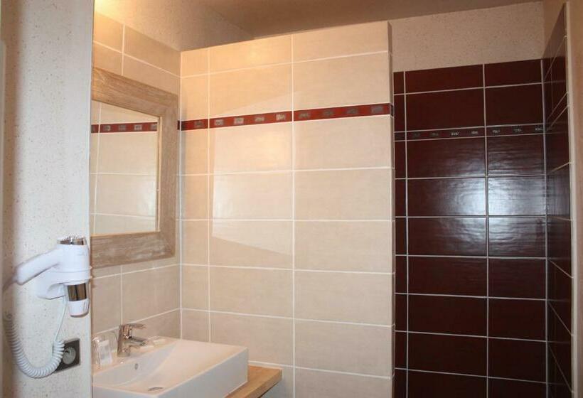 Номер Комфорт, Latitude Ouest Hotel Restaurant & Spa