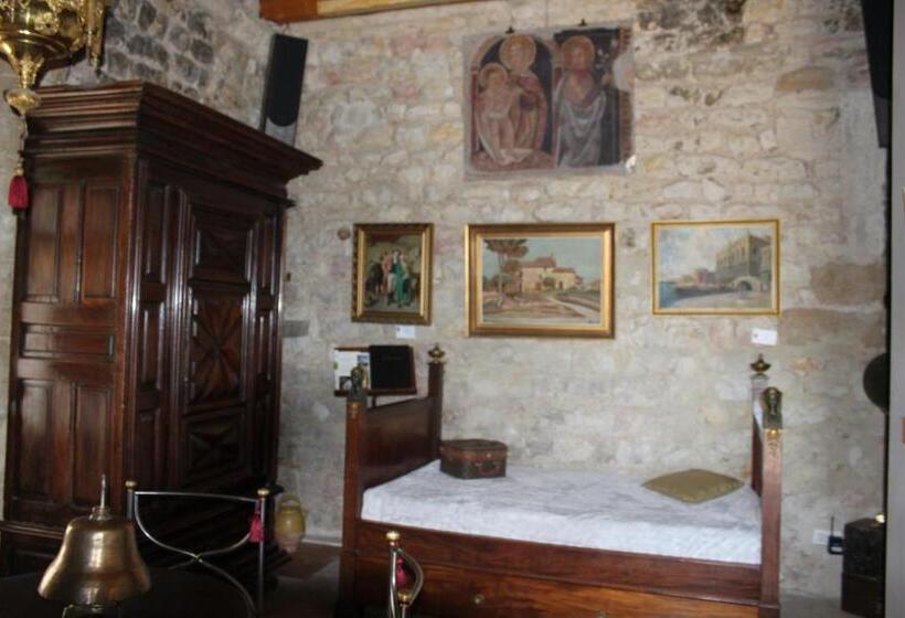 Люкс, Château De Vedène