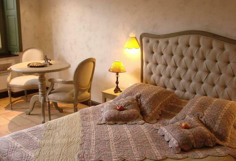 غرفة قياسية, Les Demoiselles De Ladoix