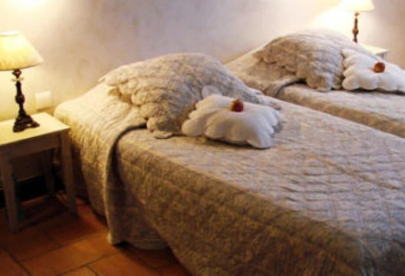 غرفة قياسية, Les Demoiselles De Ladoix