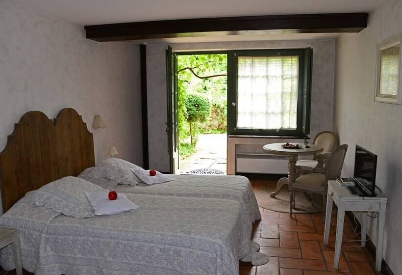 غرفة قياسية, Les Demoiselles De Ladoix