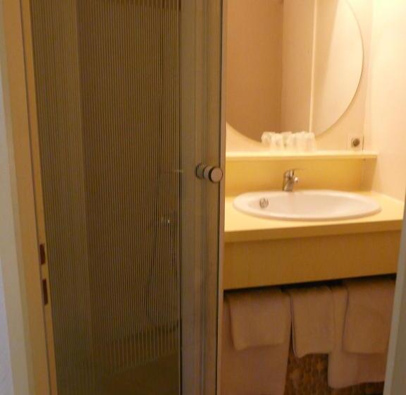 غرفة قياسية, Cat