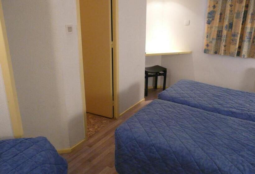 غرفة قياسية ثلاثية, Cat