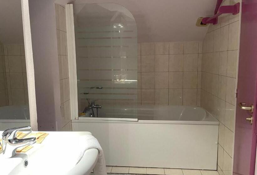 חדר משפחתי, De La Plage