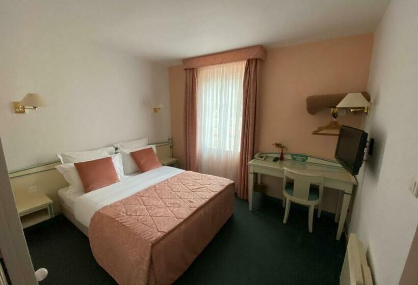 Апартаменты 1 Спальня, De La Tour