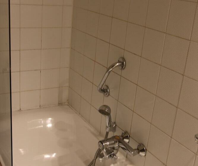 Номер Стандарт, De La Tour