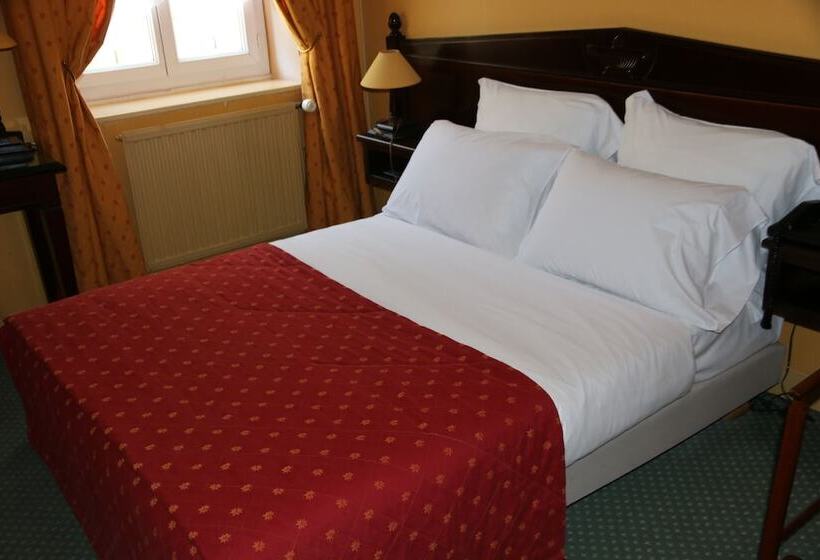 Номер Стандарт, De La Tour