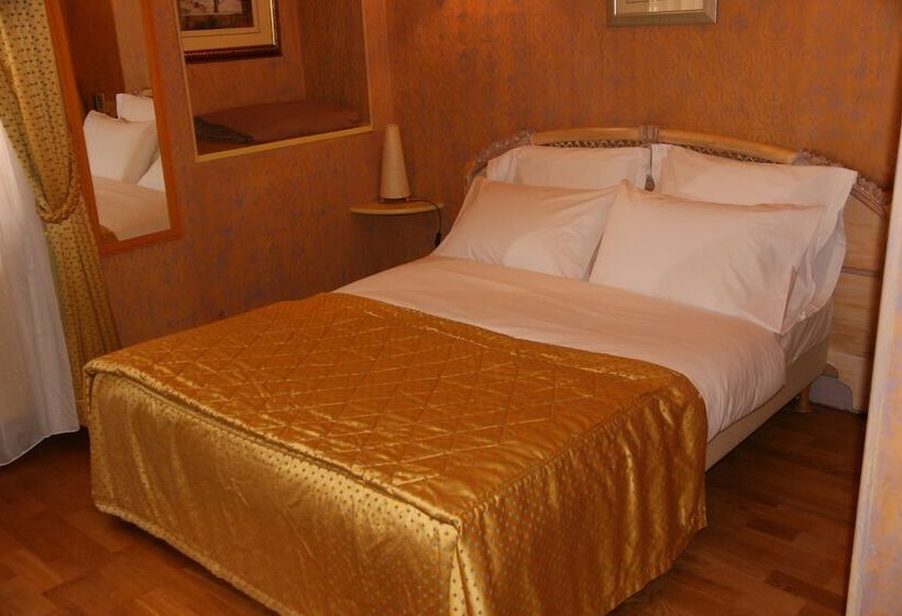 Номер Стандарт, De La Tour