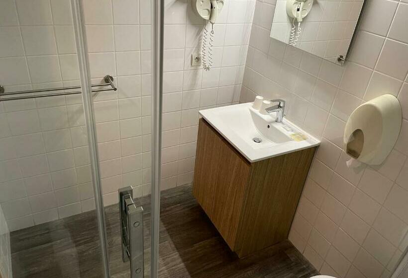 ファミリールーム, Des Falaises