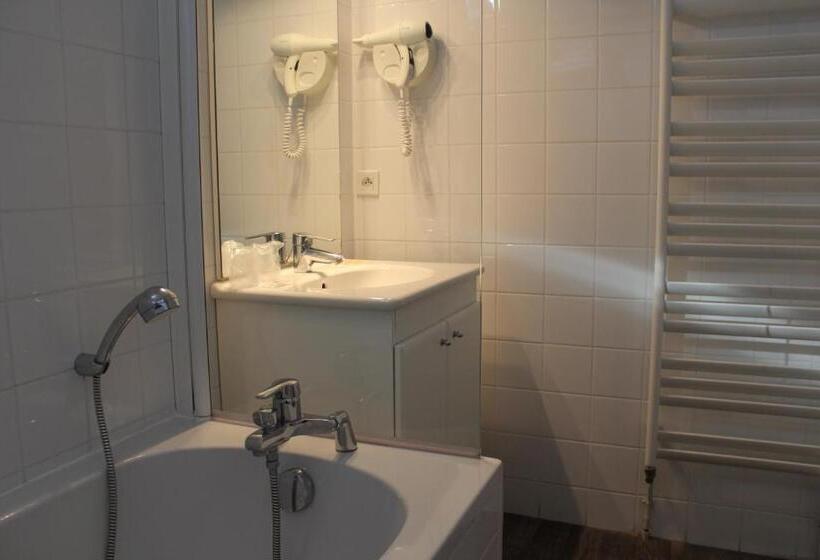 スーペリアールーム, Des Falaises