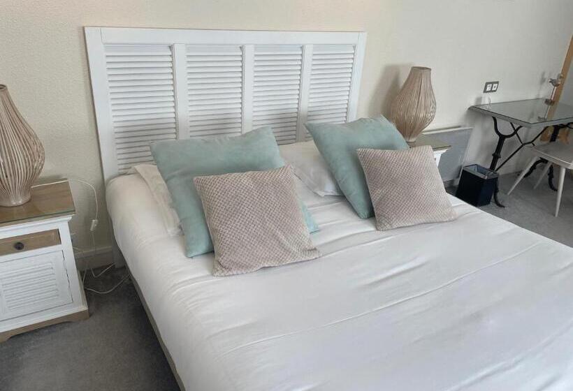 スーペリアールーム, Des Falaises